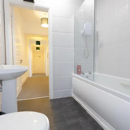 Cozy And Warm 2 Bed In M16 Manchester
