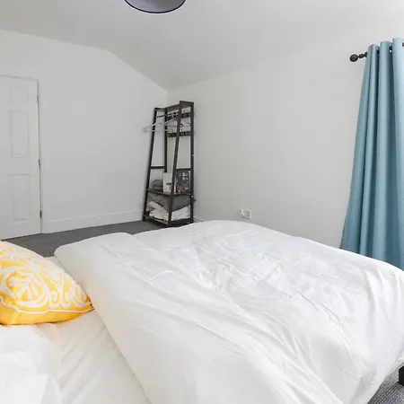 Cozy And Warm 2 Bed In M16 Manchester
