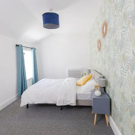 Cozy And Warm 2 Bed In M16 Apartment *