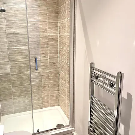 Gorgeous 2 Bed With Terrace, Free Parking مانشستر