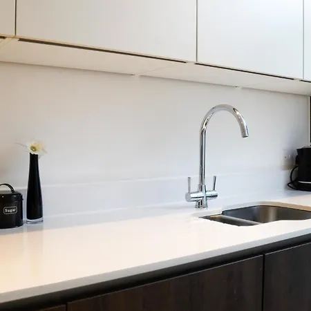 Lejlighed Centre Apt, With Free Secured Parking & Balcony, Sleeps 4 Manchester