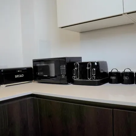 Centre Apt, With Free Secured Parking & Balcony, Sleeps 4 Lejlighed Manchester