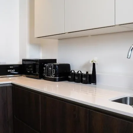 Centre Apt, With Free Secured Parking & Balcony, Sleeps 4 Lejlighed Manchester