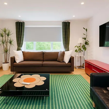 Beautiful House In The Heart Of A Golf Course. * Manchester