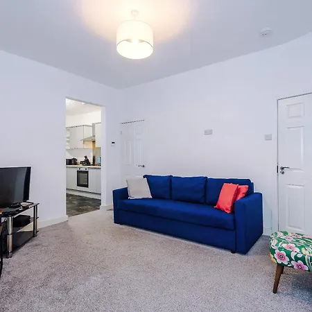 Bright & Comfy 4-bedroom House 10 Mins To By Rest&recharge Tatil Evi Manchester