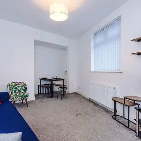 Tatil Evi Bright & Comfy 4-bedroom House 10 Mins To By Rest&recharge Manchester
