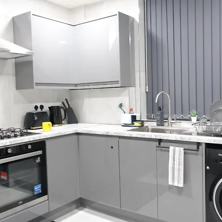 Modern House - 3 Bedrooms - 1 Bath - Mancity Σπίτι διακοπών