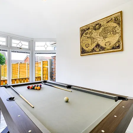 Droylsden Eden - Next To Tram - Free Parking Near Coop- Live & Etihad Stadium *