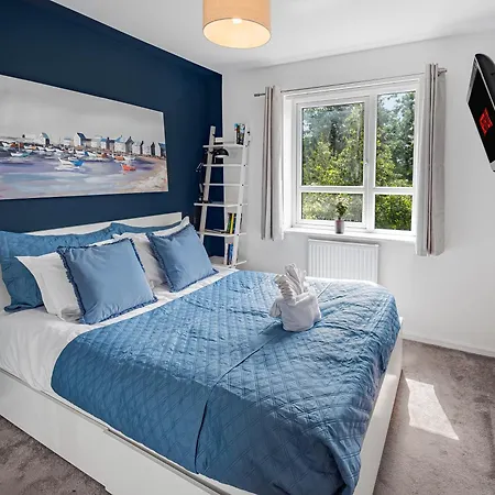 Chic Riverside Retreat Salford 4bd Free Parking