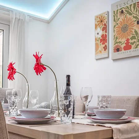 Chic Riverside Retreat Salford 4bd Free Parking 別荘