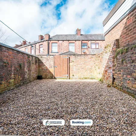 Newly Refurbished 2-Bedroom House In Manchester Ideal For Contractors With Free Parking & Wifi Σπίτι διακοπών *