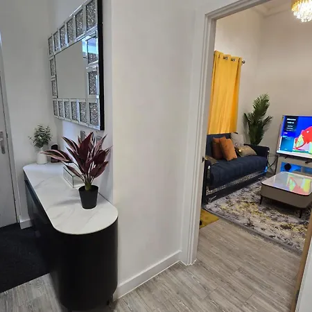 Βίλα Mega7 Spacious 2bedroom Apartment, 2 Bathrooms, Balcony And Free Parking *