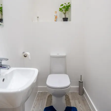 Mega7 Spacious 2bedroom Apartment, 2 Bathrooms, Balcony And Free Parking Βίλα