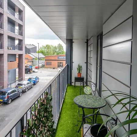 Mega7 Spacious 2bedroom Apartment, 2 Bathrooms, Balcony And Free Parking Manchester