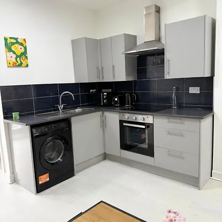 Bright, Modern & Comfortable 2-bedroom Daire Manchester