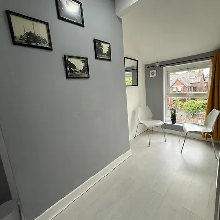 Bright, Modern & Comfortable 2-bedroom Daire Manchester