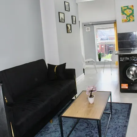 Bright, Modern & Comfortable 2-bedroom * Manchester