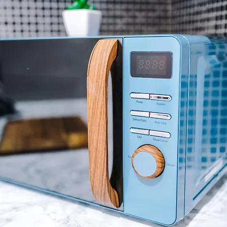 Apartamento Salford Serene Escape - Modern 2br Retreat With Balcony & Parking By Parydise - Sleeps 6 Manchester