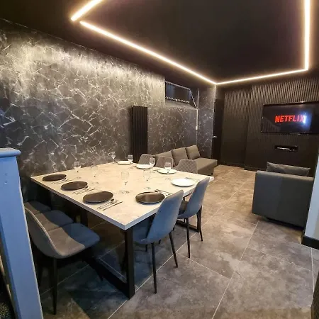 Sleeps 14 Hidden Gem By Superhost شقة *