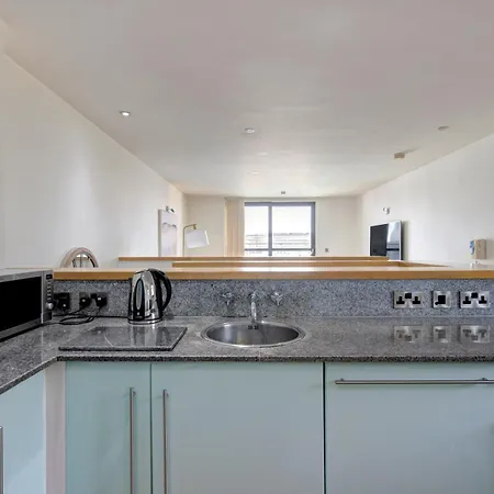 Апартаменты Pass The Keys Modern 2 Bed Centre Parking Манчестер