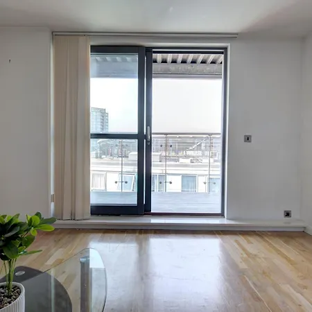 Pass The Keys Modern 2 Bed Centre Parking *