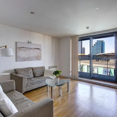 Апартаменты Pass The Keys Modern 2 Bed Centre Parking *