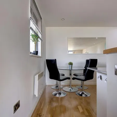 Pass The Keys Modern 2 Bed Centre Parking Апартаменты *