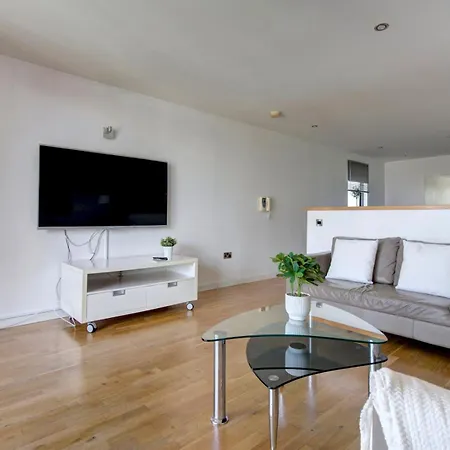 Pass The Keys Modern 2 Bed Centre Parking