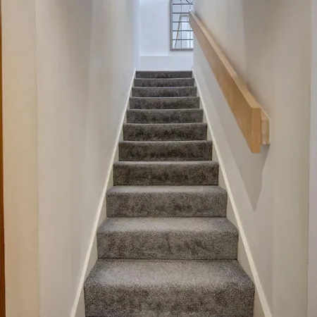 Pass The Keys Modern 2 Bed Centre Parking Манчестер