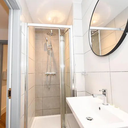 Sleek 2bed Flat In W Security Apartamento *