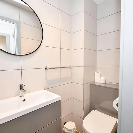 Sleek 2bed Flat In W Security Manchester