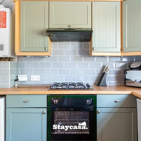 Vakantiehuis 3-bedroom House W Free Parking, Near Man Airport! *