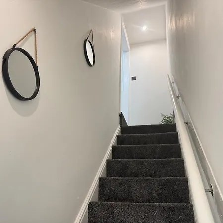 Near Etihad Stadium 住宿加早餐酒店 3*