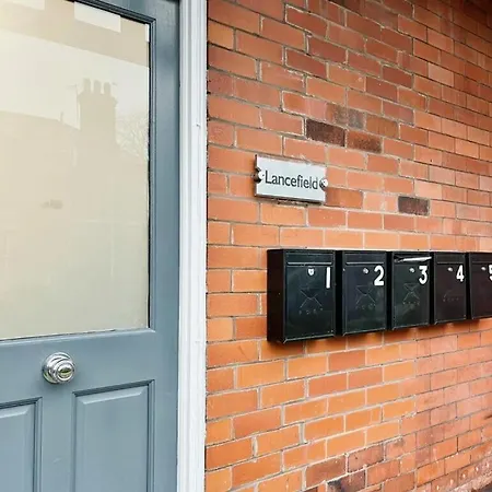 Victorian Wfh Haven With Free Parking