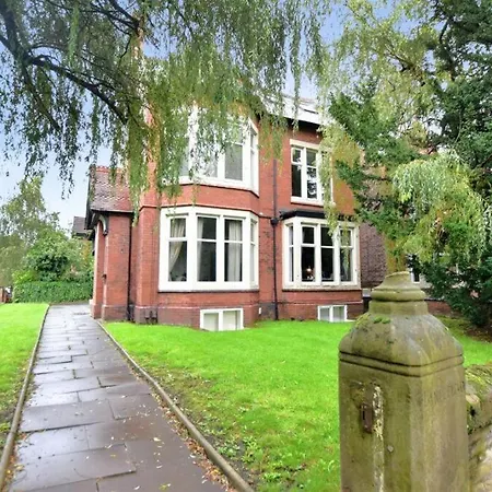 Victorian Wfh Haven With Free Parking