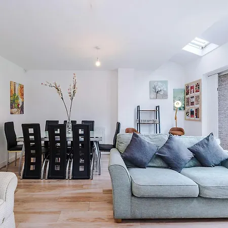 Large 4bedroom 4bathroom Townhouse By Coop Live Arena Hébergement de vacances