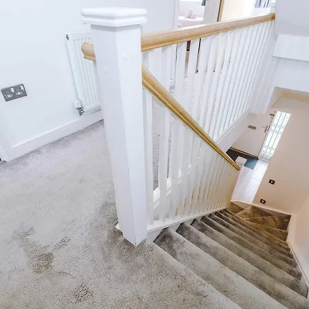 Large 4bedroom 4bathroom Townhouse By Coop Live Arena * Manchester