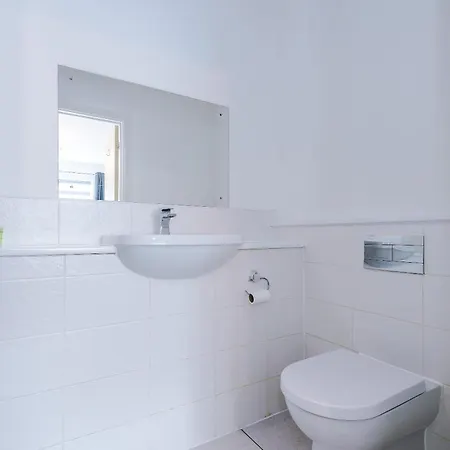 Large 4bedroom 4bathroom Townhouse By Coop Live Arena *
