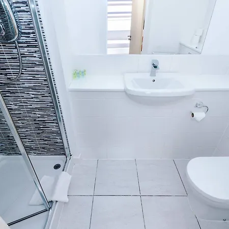 Large 4bedroom 4bathroom Townhouse By Coop Live Arena *