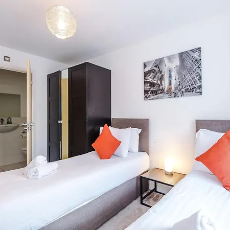 Large 4bedroom 4bathroom Townhouse By Coop Live Arena Manchester