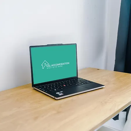 New Large 4 Bedroom House, Sleeps 9, Games Room, Free Parking, Ps4 Μάντσεστερ