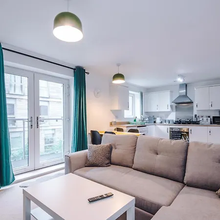 Free Parking, Cosy 2bed In Salford Quays, Balcony, Sleeps 6