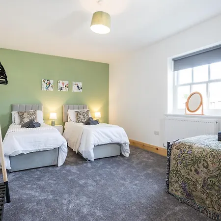 Retreat, Free Parking & Sleeps 5 Daire