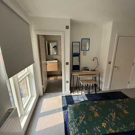 Дом отдыха Town House In Greater - Hot Tub - Roof Terrace