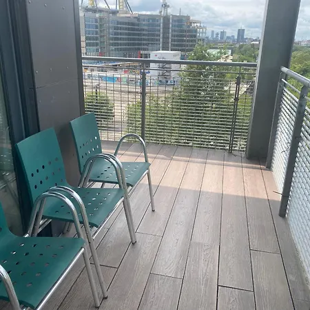 Stylish Spacious 2 Bed Balcony Nr Stadium * Manchester