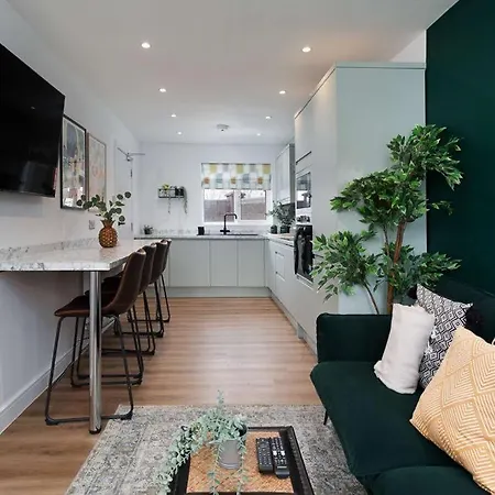 Free Parking The Quays- Sleeps 8 By Genesis Living * Manchester