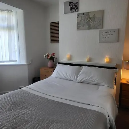 Pensjonat Room In House - Lovely Double Bedroom Near Manchester Airport