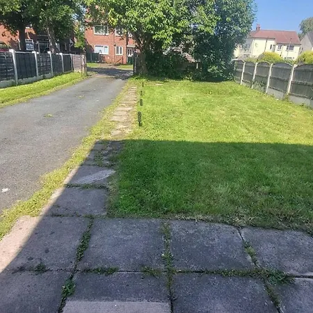 Pensjonat Room In House - Lovely Double Bedroom Near Manchester Airport *