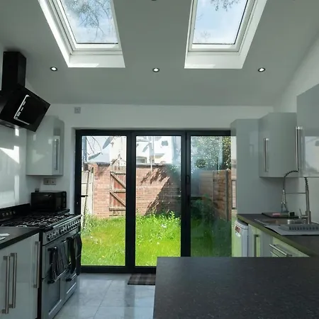 4 Bed Failsworth - 3 Bathrooms - Free Parking - Mon-fri - Ideal For Contractors And Families