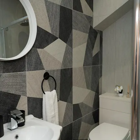 4 Bed Failsworth - 3 Bathrooms - Free Parking - Mon-fri - Ideal For Contractors And Families Manchester